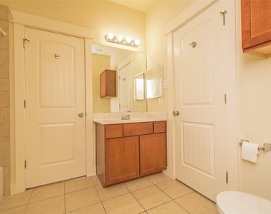 5405 Avenue H - Photo Thumbnail 6