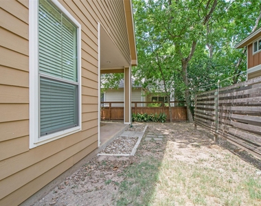 5405 Avenue H - Photo Thumbnail 8