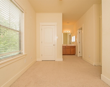 5405 Avenue H - Photo Thumbnail 5