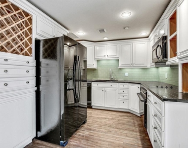 1801 Lavaca St - Photo Thumbnail 6