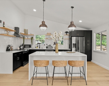 3904 Highland Dr - Photo Thumbnail 8