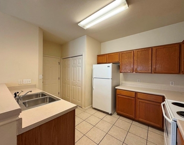 1717 Constantino Cir - Photo Thumbnail 8