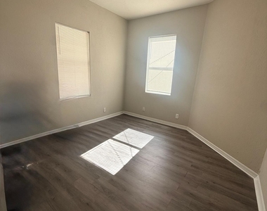1128 Van Buren - Photo Thumbnail 2