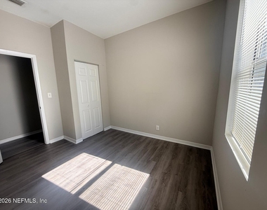 1128 Van Buren - Photo Thumbnail 4
