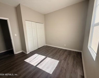 1128 Van Buren - Photo Thumbnail 6
