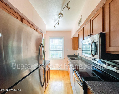 1550 Palm Avenue - Photo Thumbnail 4