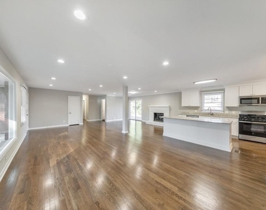 909 Rosedale Drive - Photo Thumbnail 6