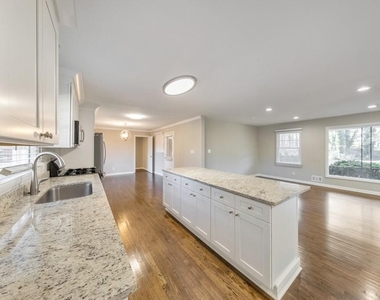 909 Rosedale Drive - Photo Thumbnail 9