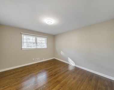 909 Rosedale Drive - Photo Thumbnail 19