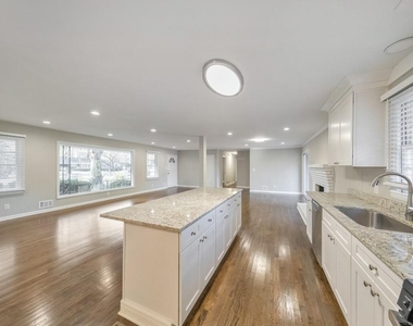 909 Rosedale Drive - Photo Thumbnail 11