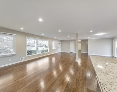 909 Rosedale Drive - Photo Thumbnail 7