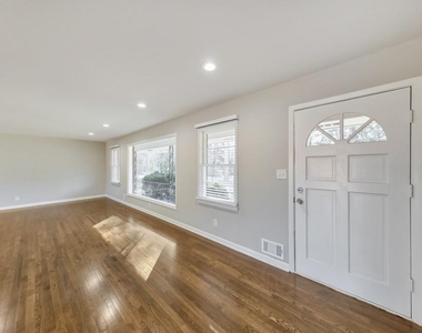 909 Rosedale Drive - Photo Thumbnail 3