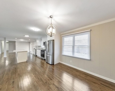 909 Rosedale Drive - Photo Thumbnail 13