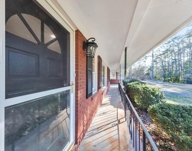 909 Rosedale Drive - Photo Thumbnail 2