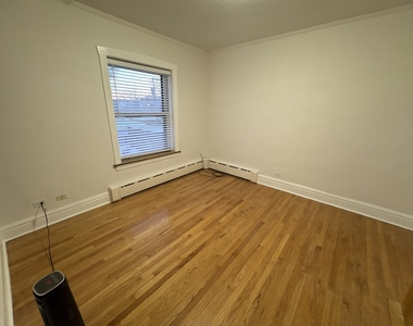 2437 W North Shore Avenue - Photo Thumbnail 10