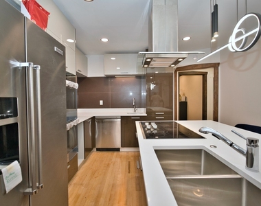 2437 W North Shore Avenue - Photo Thumbnail 10