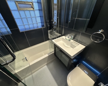 2437 W North Shore Avenue - Photo Thumbnail 9