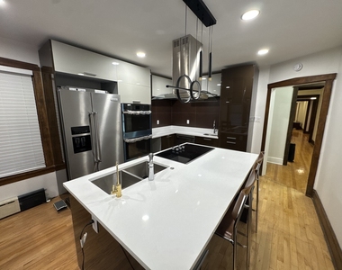 2437 W North Shore Avenue - Photo Thumbnail 5
