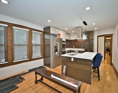 2437 W North Shore Avenue - Photo Thumbnail 17