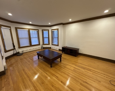 2437 W North Shore Avenue - Photo Thumbnail 1