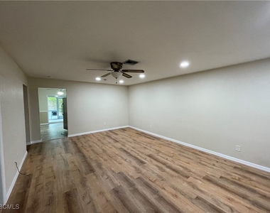 4108 Se 18th Place - Photo Thumbnail 1