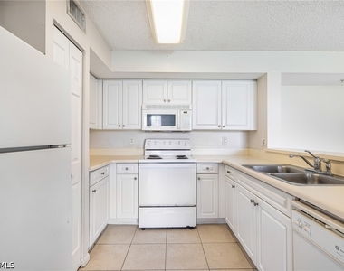 1265 Wildwood Lakes Boulevard - Photo Thumbnail 9