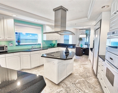 8665 Bay Colony Drive - Photo Thumbnail 5
