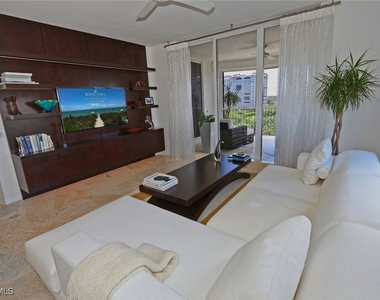 8665 Bay Colony Drive - Photo Thumbnail 11