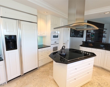 8665 Bay Colony Drive - Photo Thumbnail 32