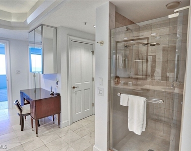 8665 Bay Colony Drive - Photo Thumbnail 17