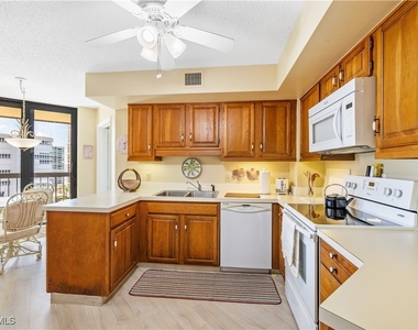 4551 Gulf Shore Boulevard N - Photo Thumbnail 7
