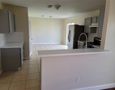 7915 Summerfern Court - Photo Thumbnail 5