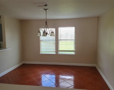 7915 Summerfern Court - Photo Thumbnail 4