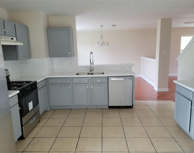7915 Summerfern Court - Photo Thumbnail 7