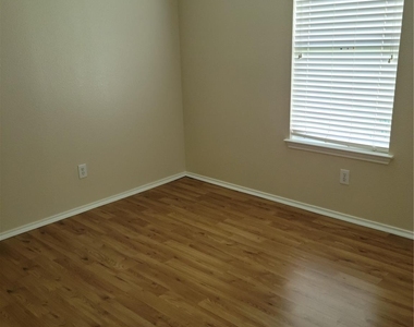 7915 Summerfern Court - Photo Thumbnail 12