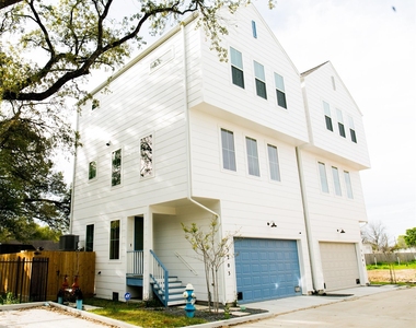 5203 Burress Springs Lane - Photo Thumbnail 2