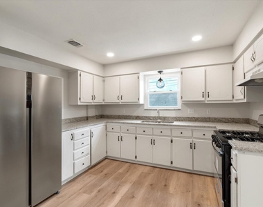 7104 Dallas Street - Photo Thumbnail 5