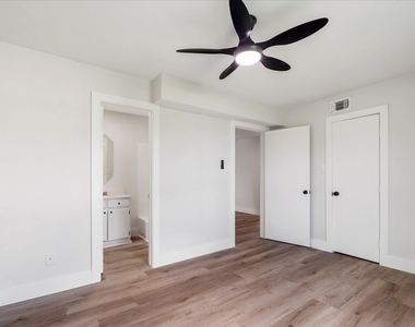 7104 Dallas Street - Photo Thumbnail 11