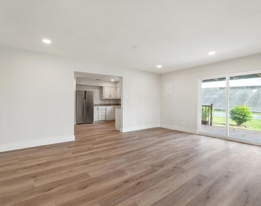7104 Dallas Street - Photo Thumbnail 2