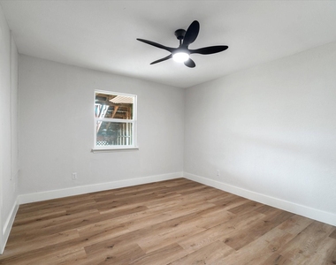 7104 Dallas Street - Photo Thumbnail 7