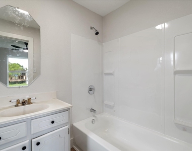 7104 Dallas Street - Photo Thumbnail 12
