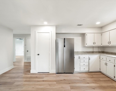 7104 Dallas Street - Photo Thumbnail 3