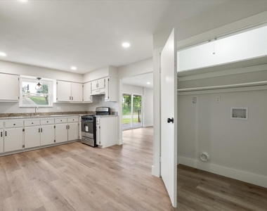 7104 Dallas Street - Photo Thumbnail 6