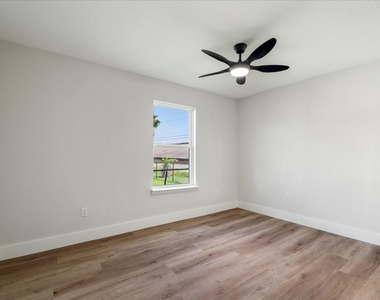 7104 Dallas Street - Photo Thumbnail 10
