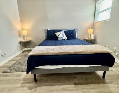 6705 Fairway Drive - Photo Thumbnail 5