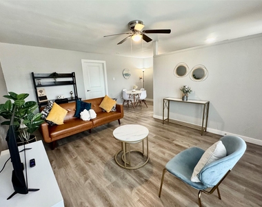 6705 Fairway Drive - Photo Thumbnail 3