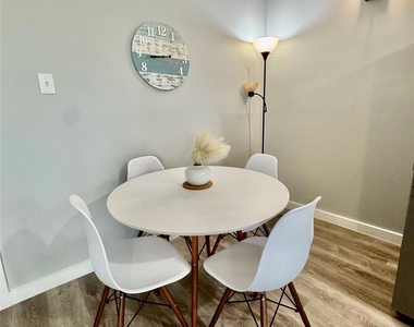 6705 Fairway Drive - Photo Thumbnail 4