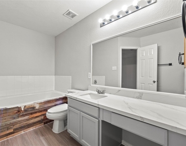 7606 Hillsdale Park Court - Photo Thumbnail 11