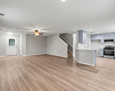 7606 Hillsdale Park Court - Photo Thumbnail 3