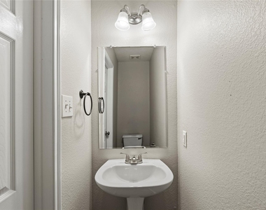 7606 Hillsdale Park Court - Photo Thumbnail 8